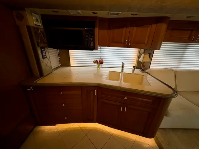 2001 Wanderlodge LXI 40 listing  2 