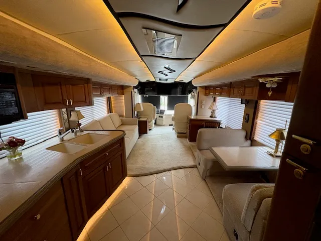 2001 Wanderlodge LXI 40 listing  4 