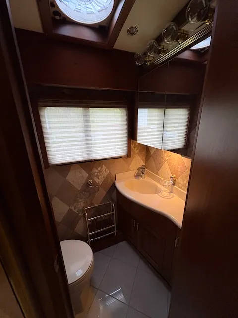 2001 Wanderlodge LXI 40 listing  10 