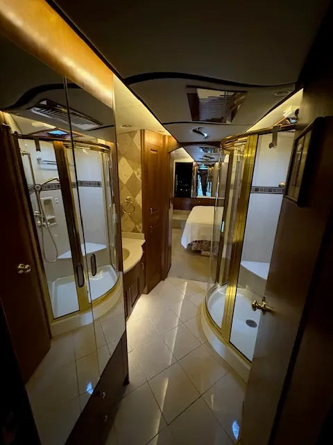 2001 Wanderlodge LXI 40 listing  11 