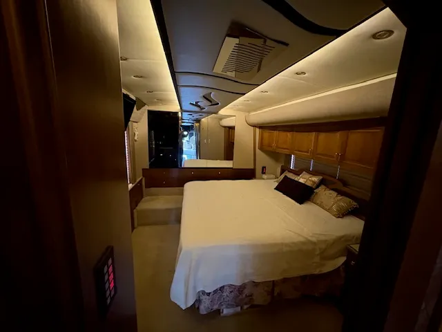 2001 Wanderlodge LXI 40 listing  12 