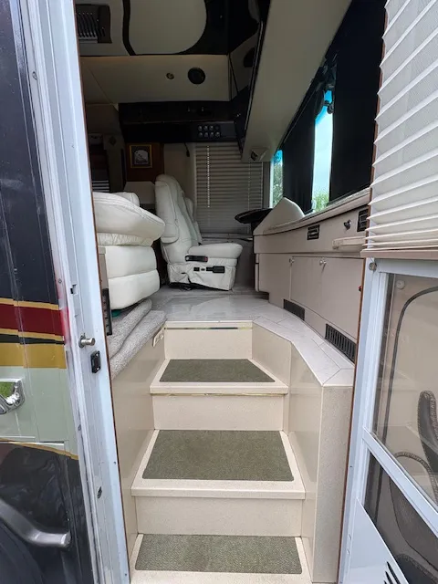 2001 Wanderlodge LXI 40 listing  22 
