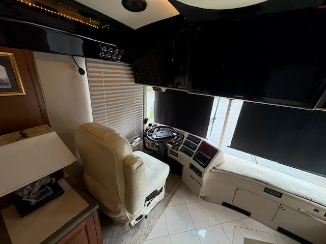 2001 Wanderlodge LXI 40 listing  23 