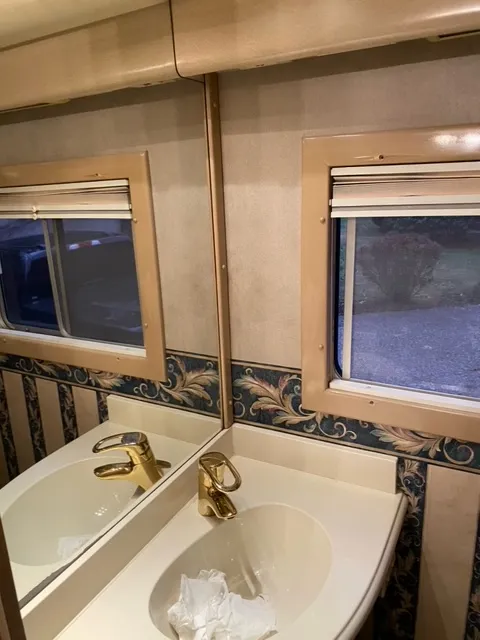 2001 Wanderlodge LXI 40 listing  3 