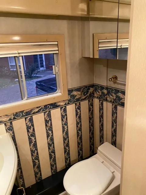 2001 Wanderlodge LXI 40 listing  4 