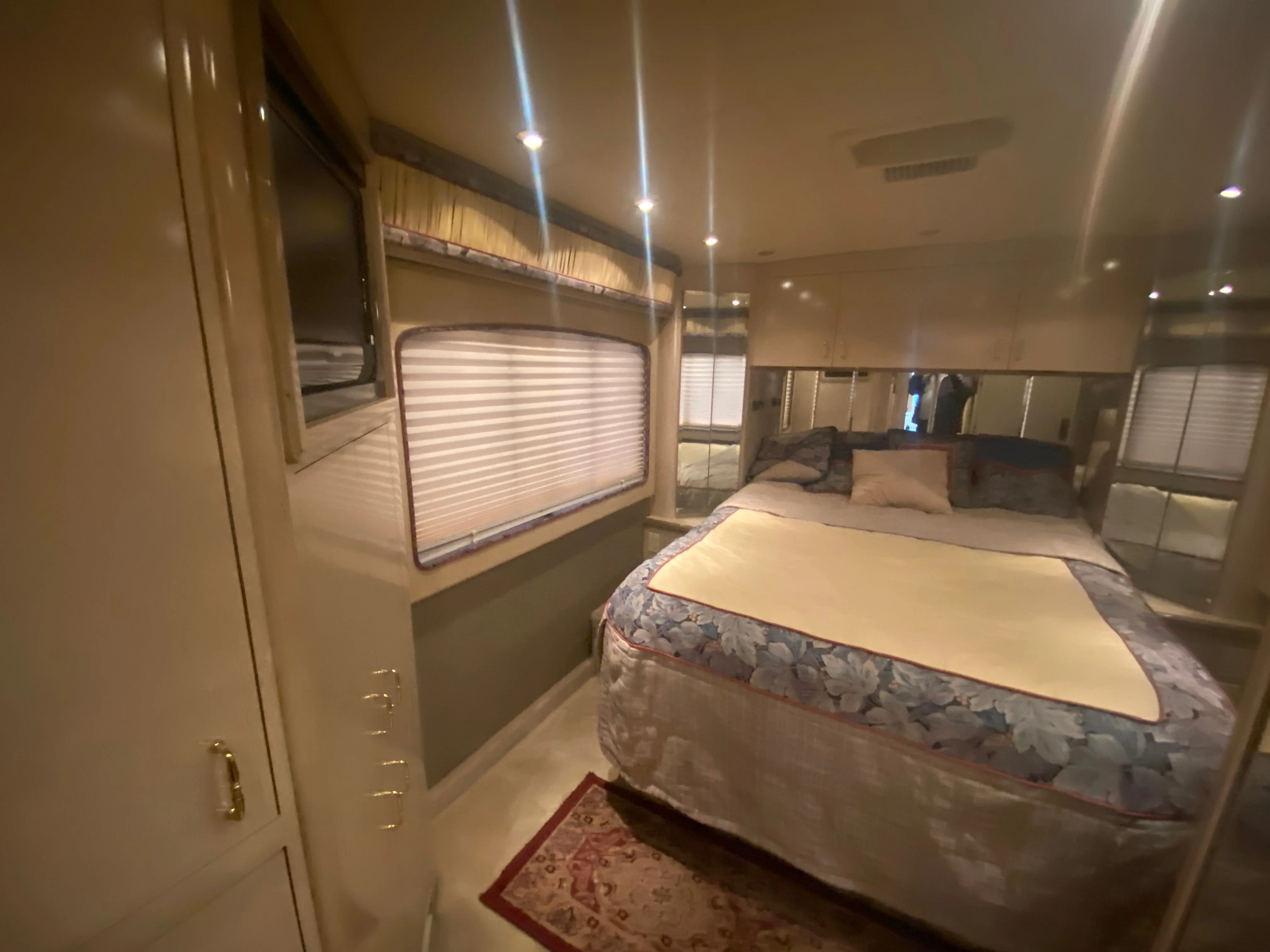 2001 Wanderlodge LXI 40 listing  6 