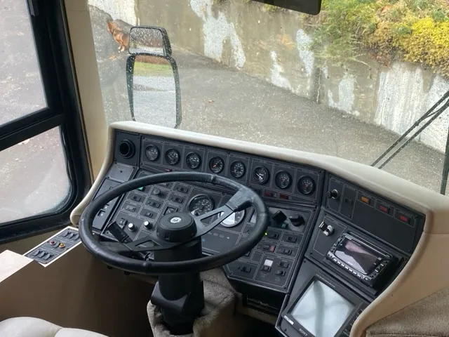 2001 Wanderlodge LXI 40 listing  13 