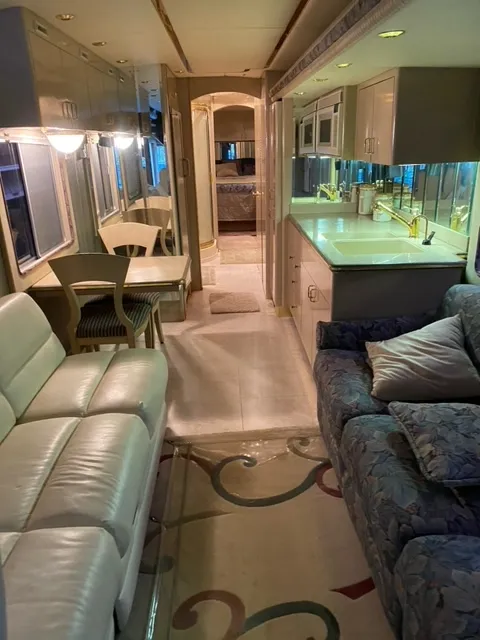2001 Wanderlodge LXI 40 listing  17 