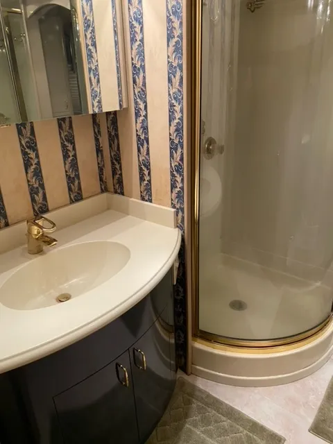 2001 Wanderlodge LXI 40 listing  20 